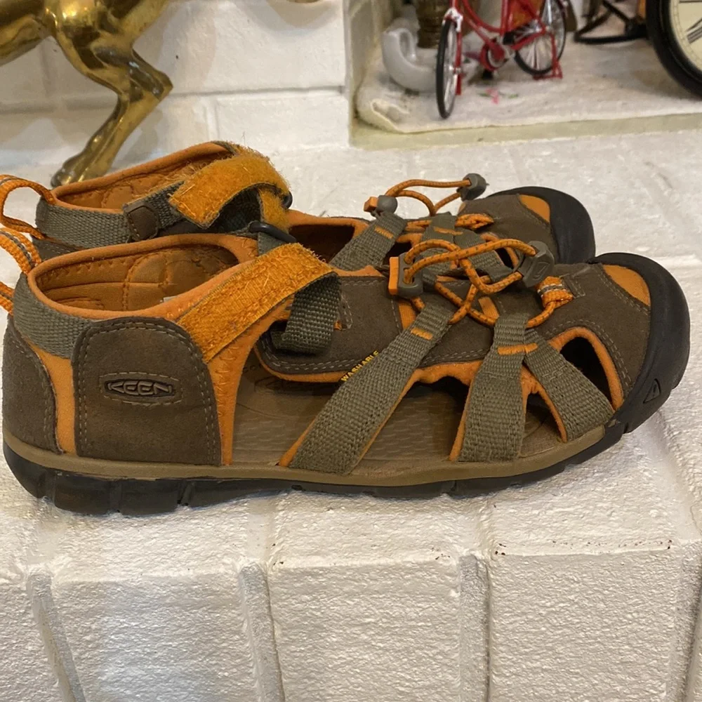 KEEN water, hiking sandals, shoes.